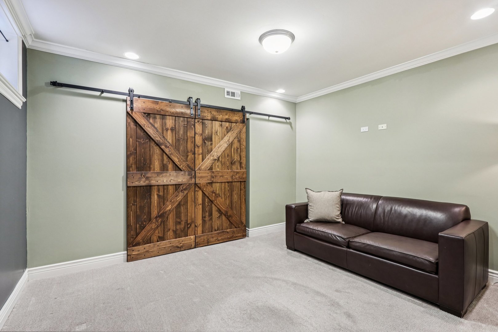 927 W AGATITE Avenue Unit: 1S