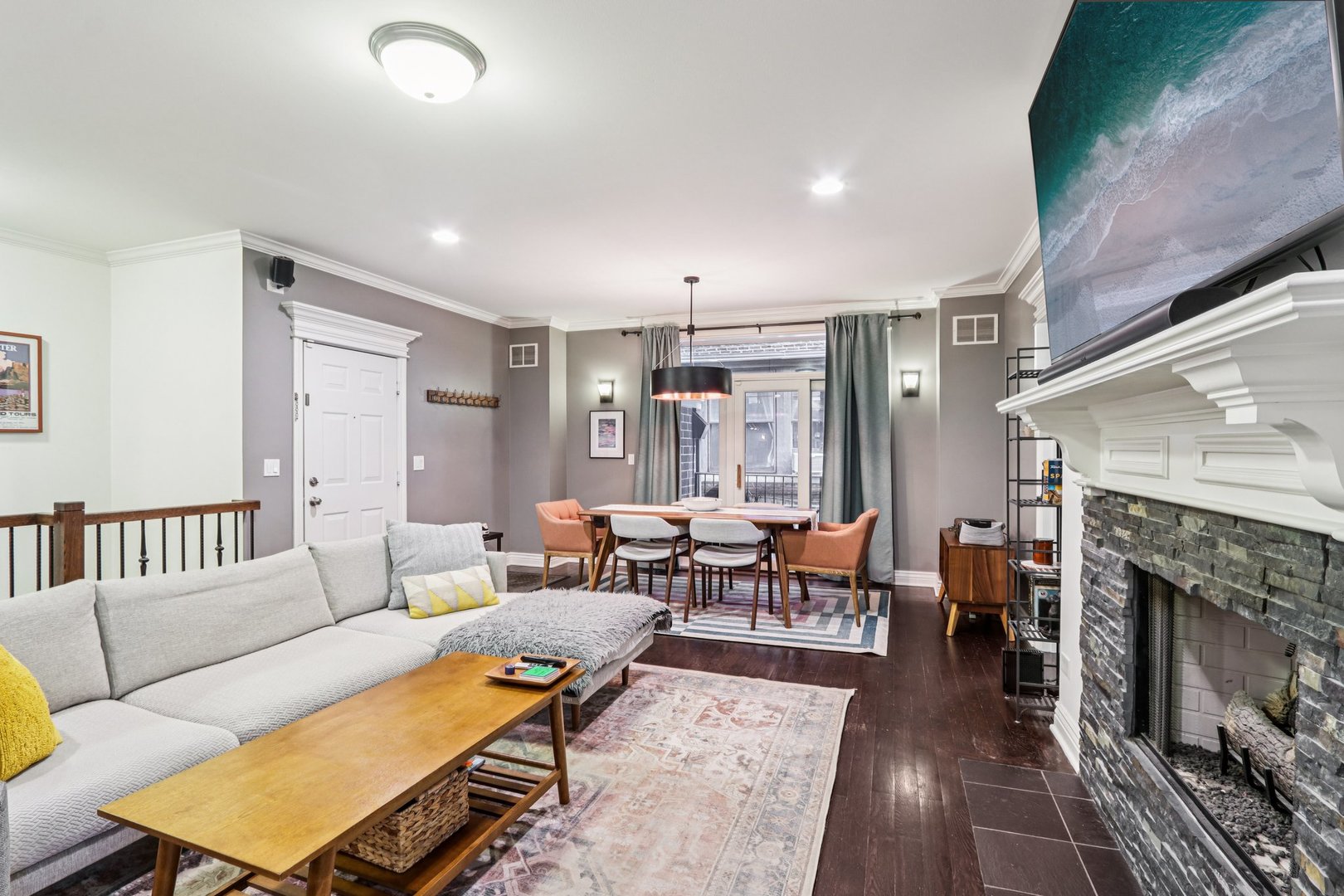 927 W AGATITE Avenue Unit: 1S