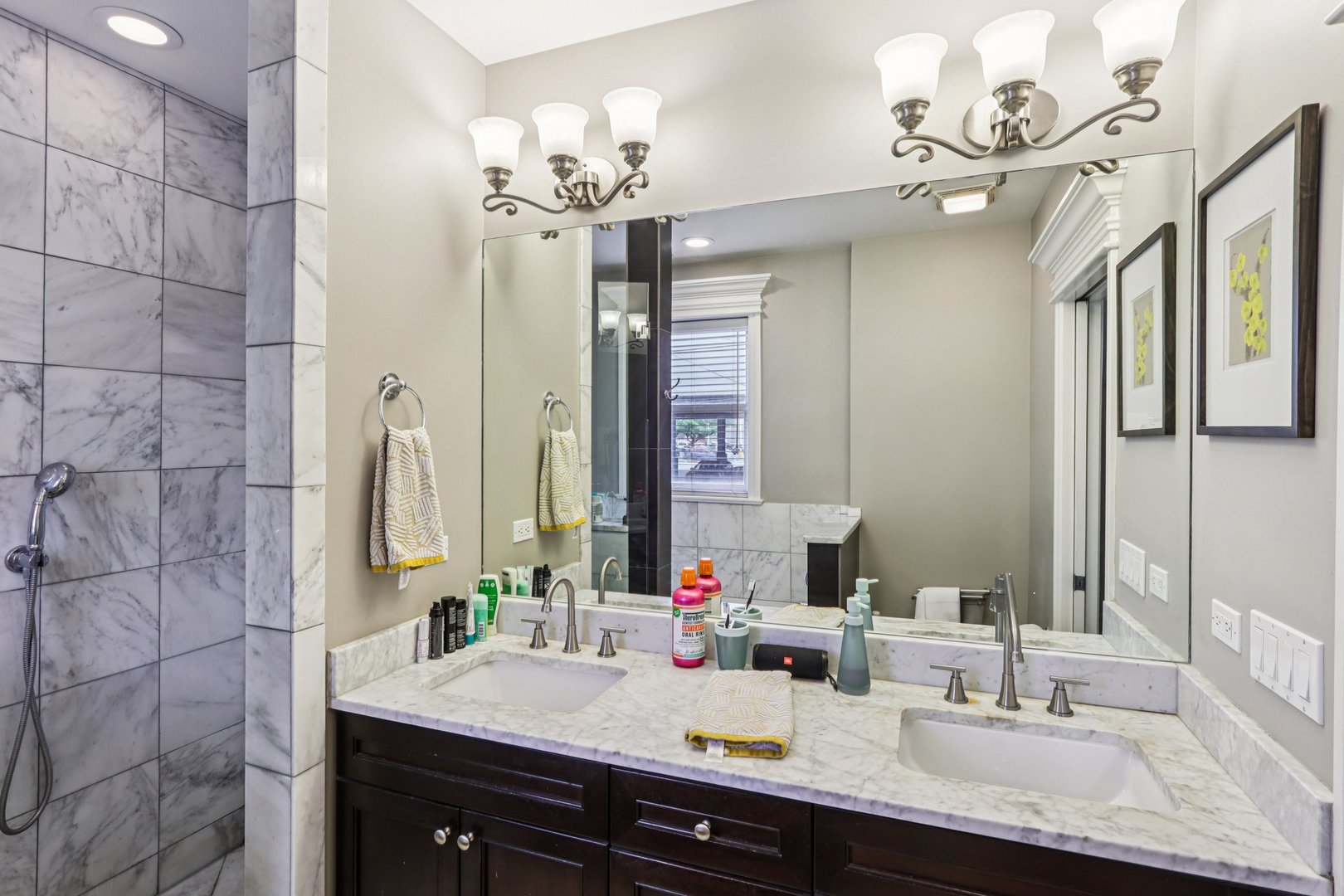 927 W AGATITE Avenue Unit: 1S