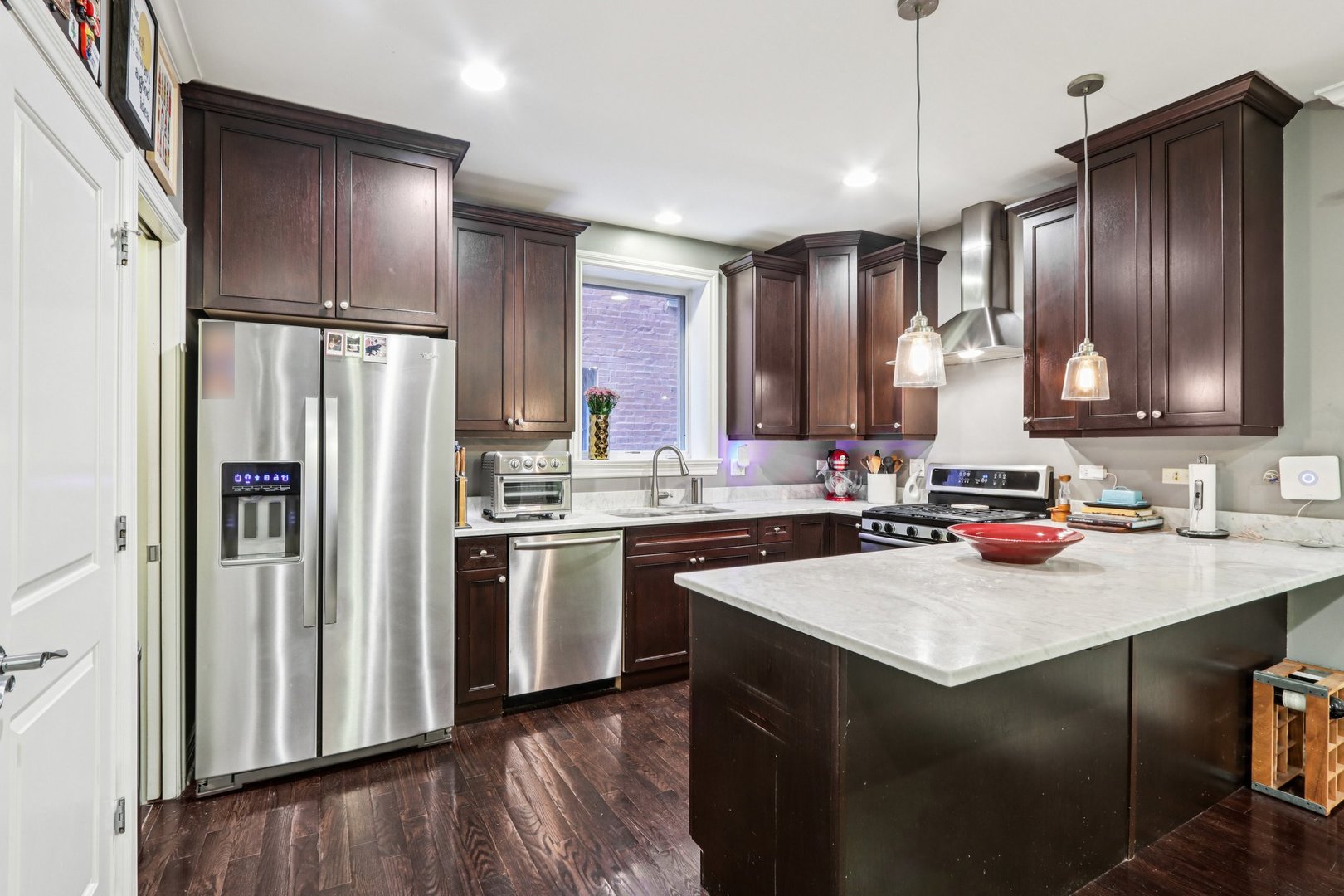 927 W AGATITE Avenue Unit: 1S