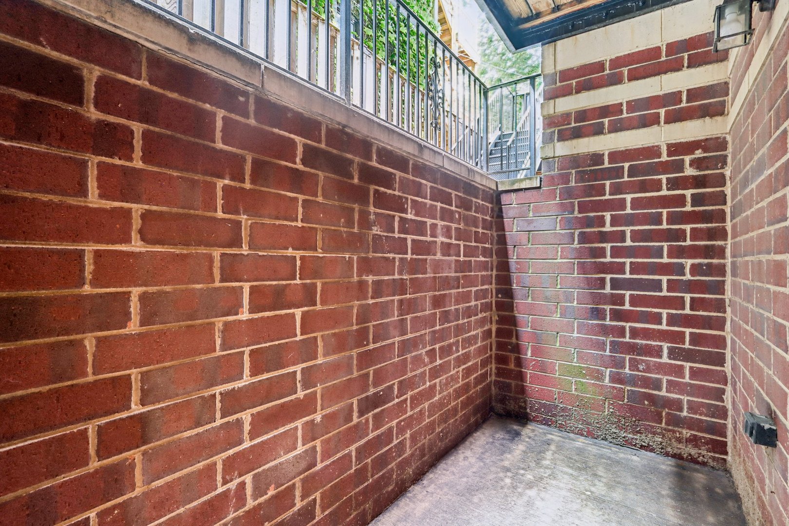 927 W AGATITE Avenue Unit: 1S