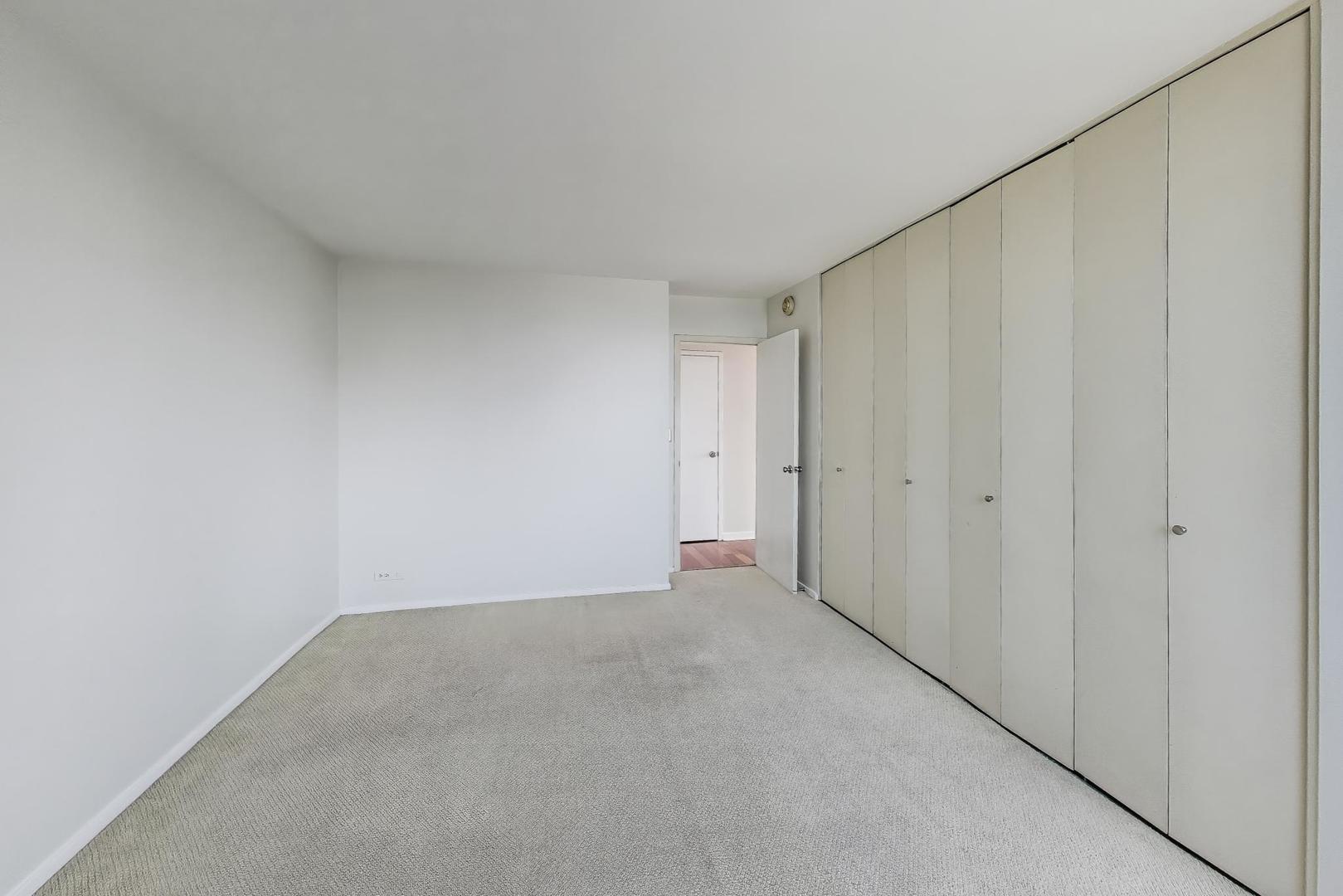 70 W Burton Place Unit: 2601