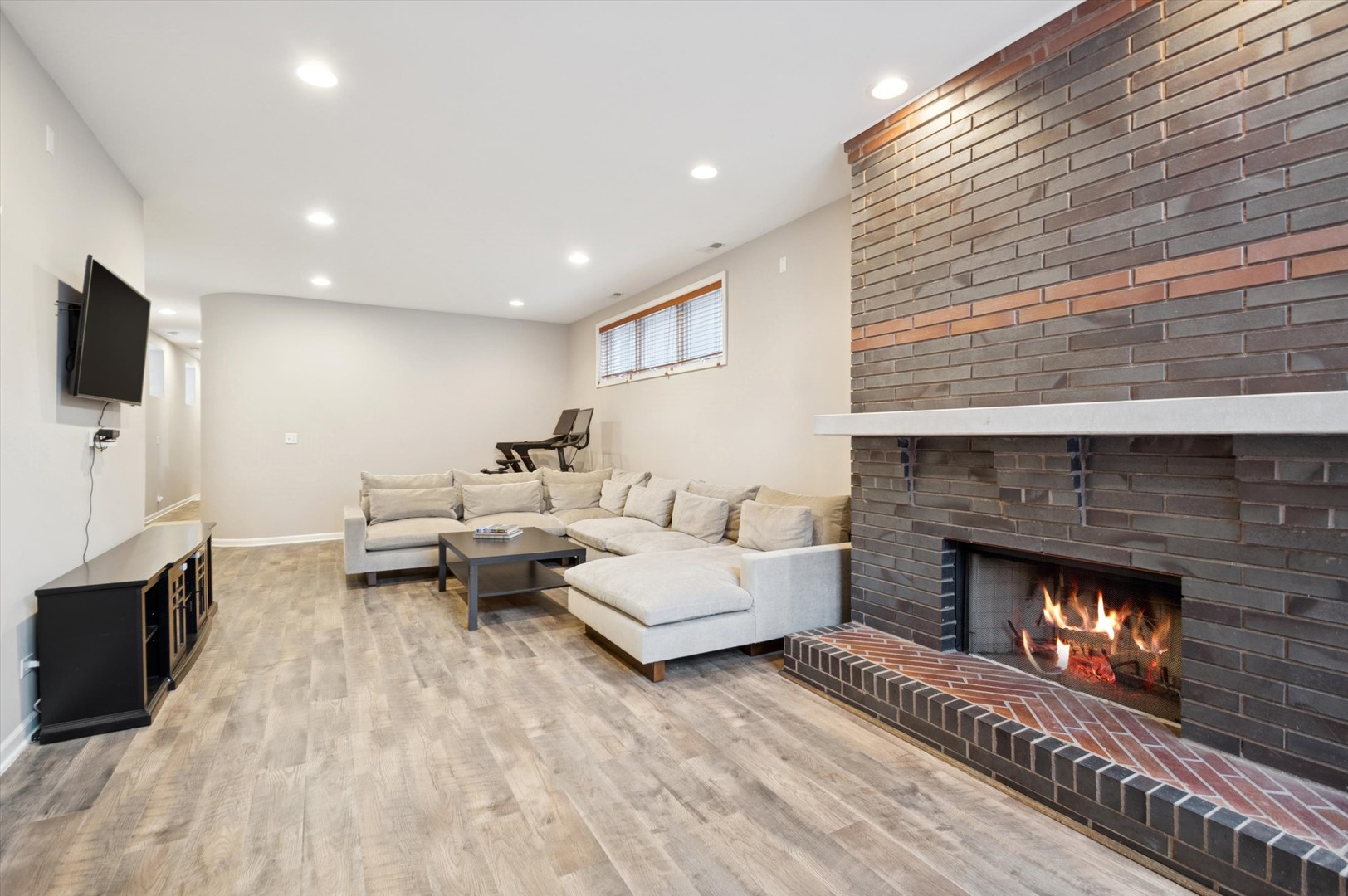 1407 N Campbell Avenue Unit: 1