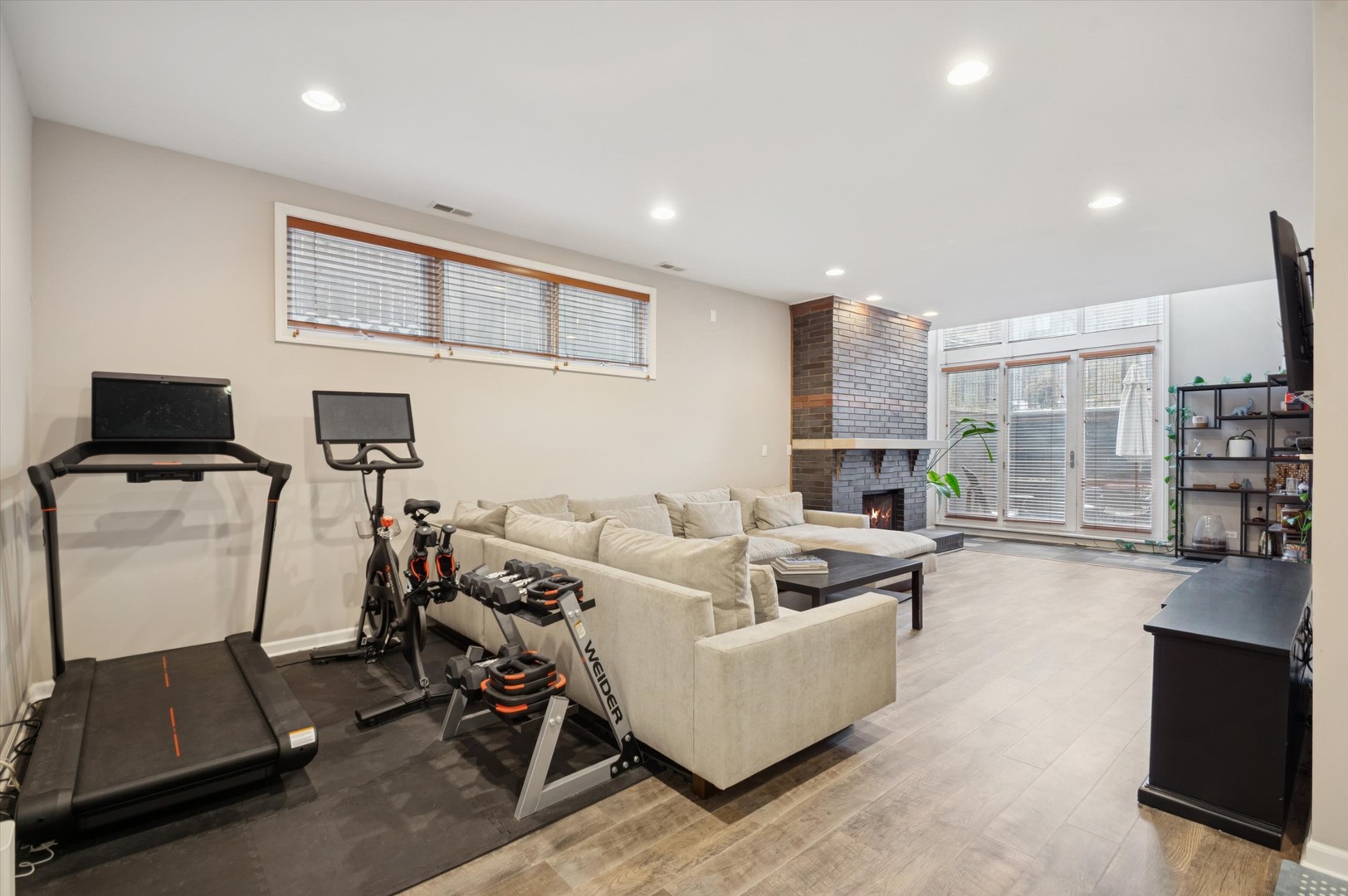 1407 N Campbell Avenue Unit: 1