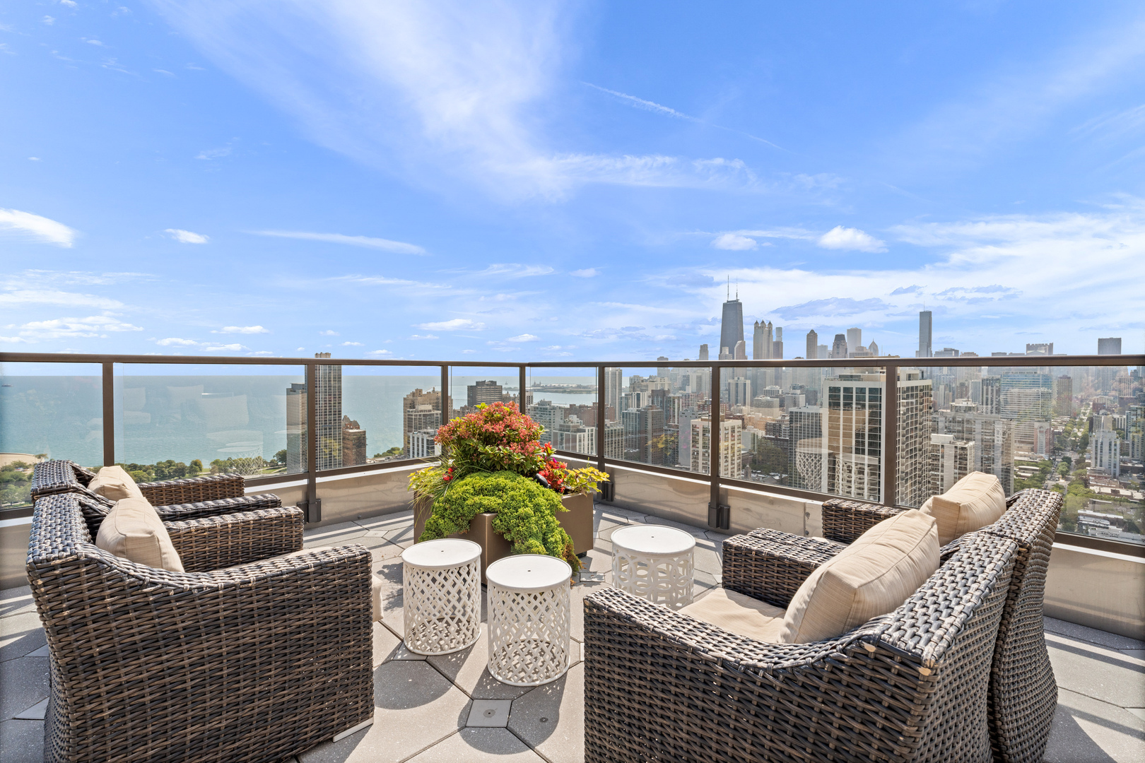 1660 N La Salle Drive Unit: 811