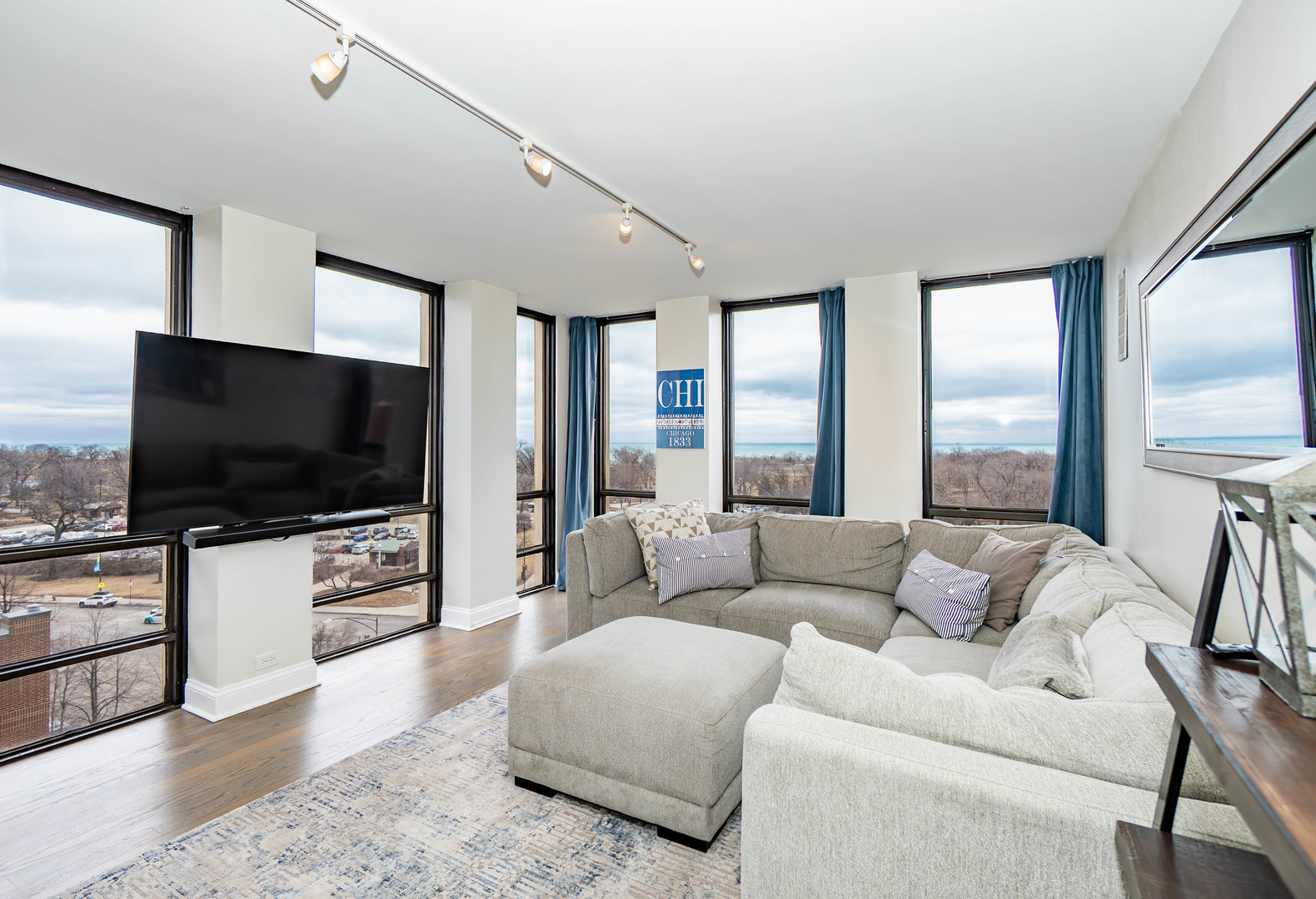 1660 N La Salle Drive Unit: 811