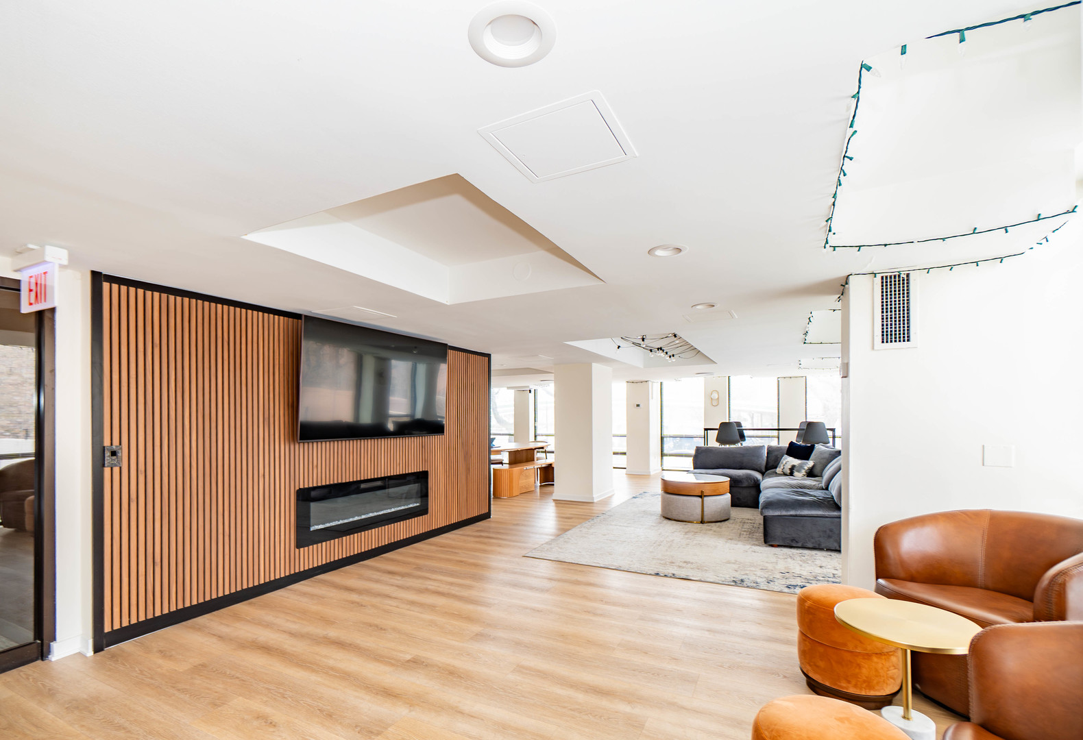 1660 N La Salle Drive Unit: 811