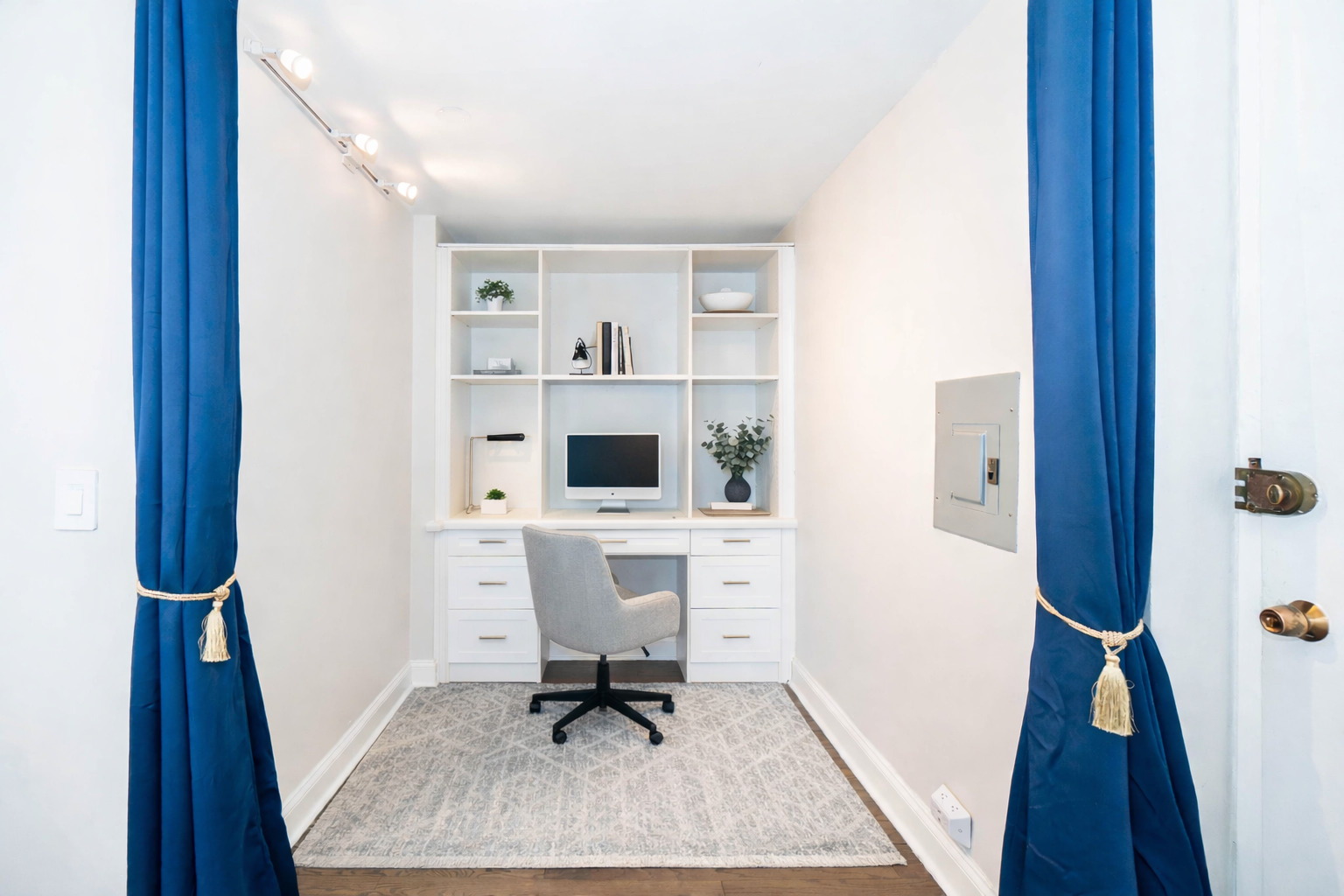 1660 N La Salle Drive Unit: 811