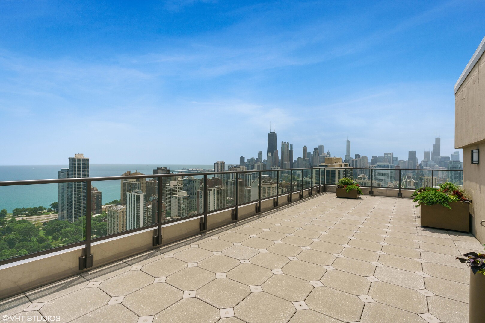 1660 N La Salle Drive Unit: 811