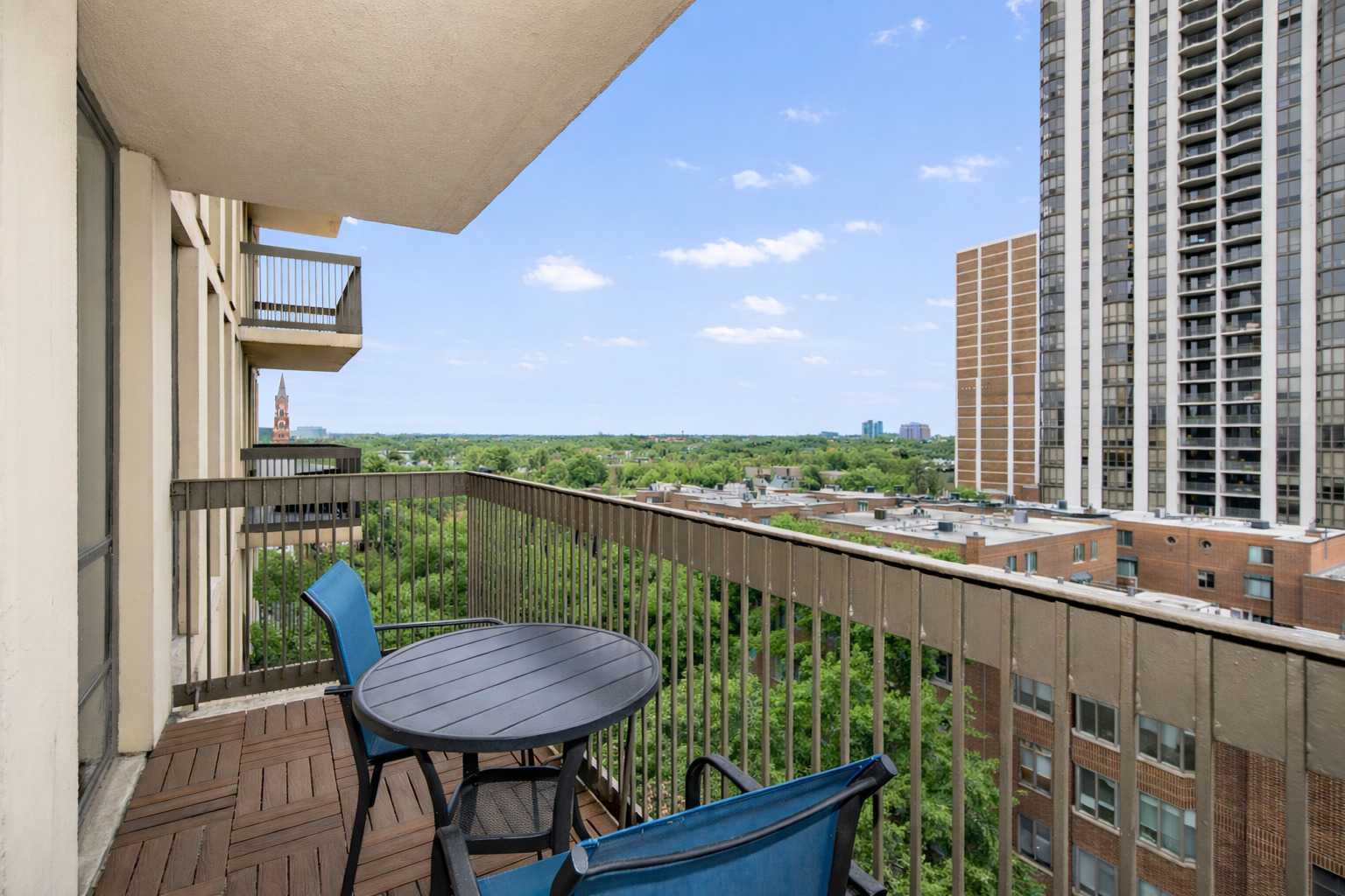 1660 N La Salle Drive Unit: 811
