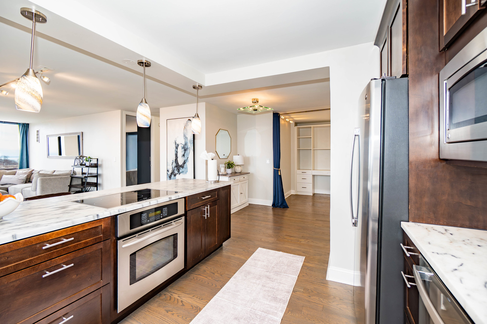 1660 N La Salle Drive Unit: 811