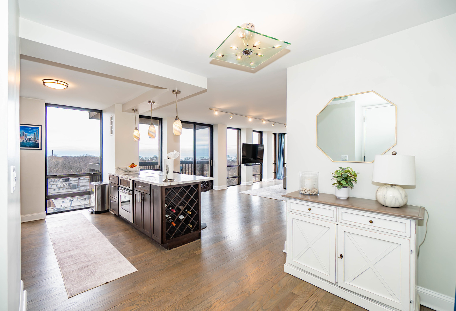1660 N La Salle Drive Unit: 811