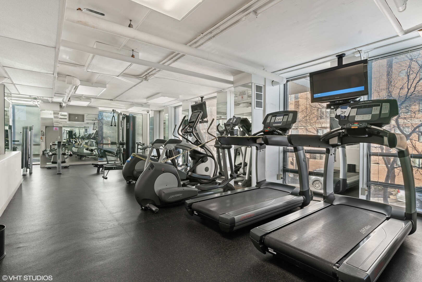 1660 N La Salle Drive Unit: 811