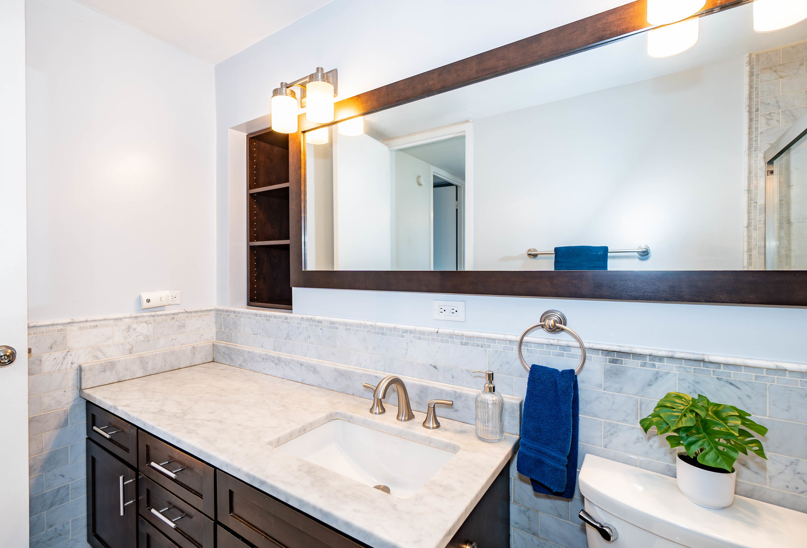 1660 N La Salle Drive Unit: 811