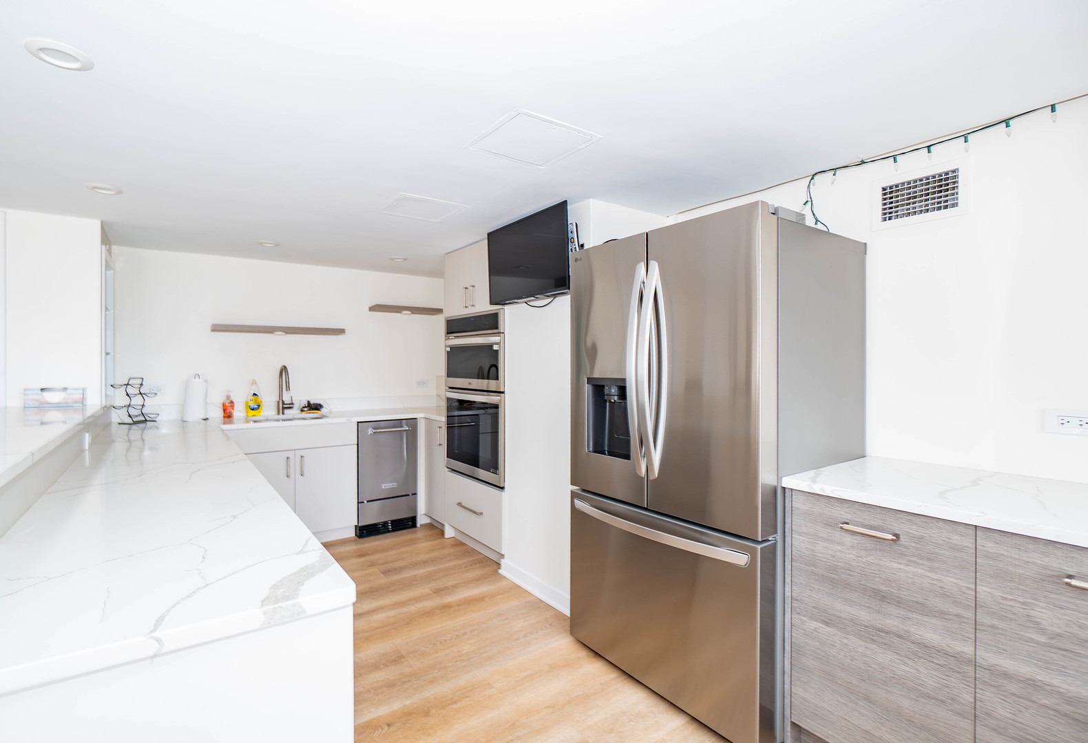 1660 N La Salle Drive Unit: 811