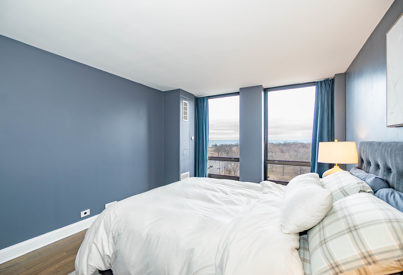 1660 N La Salle Drive Unit: 811