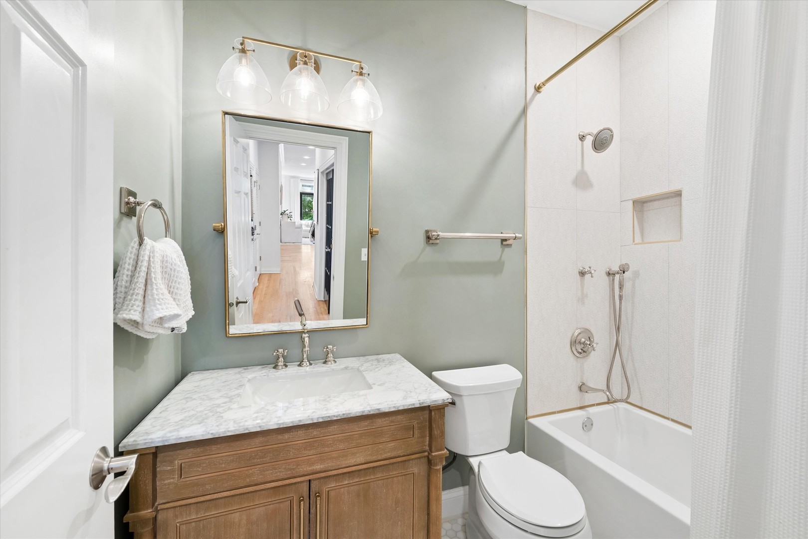 3827 N Greenview Avenue Unit: 2S
