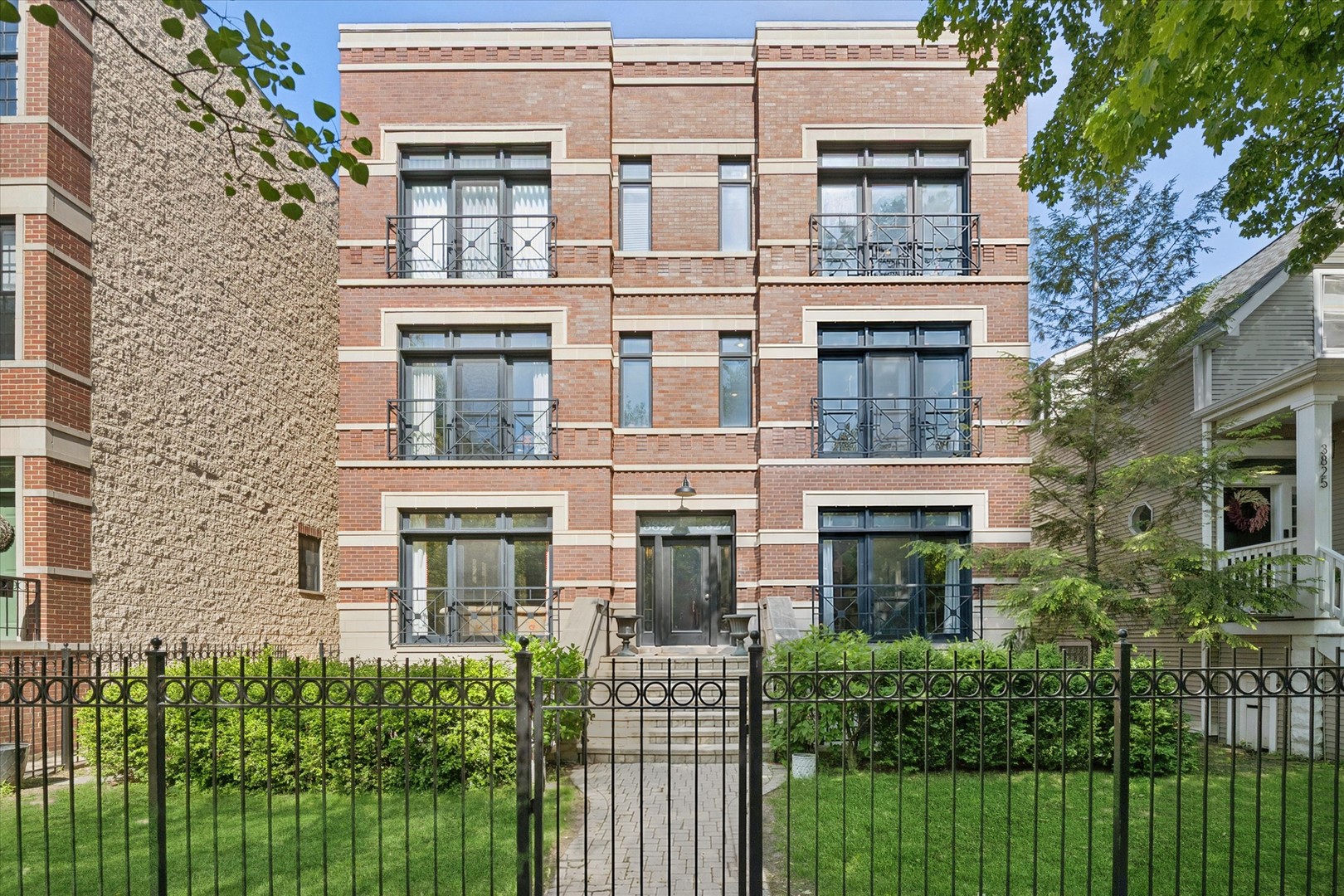 3827 N Greenview Avenue Unit: 2S
