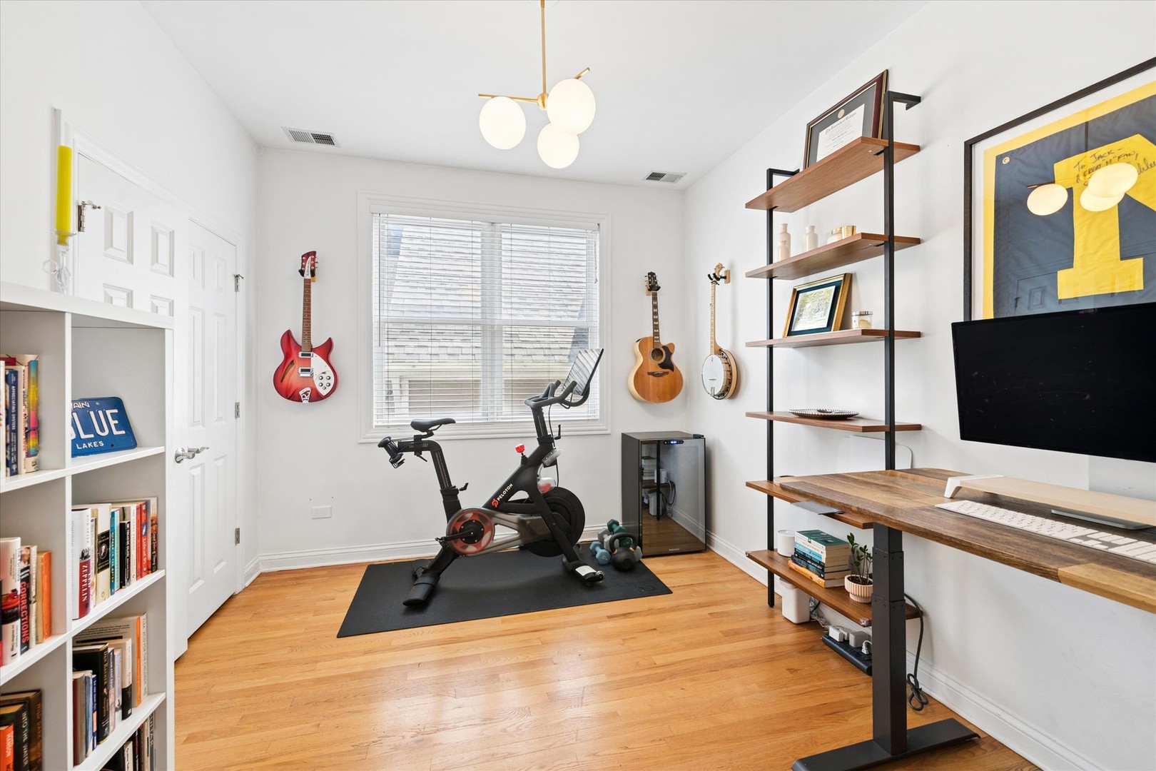 3827 N Greenview Avenue Unit: 2S