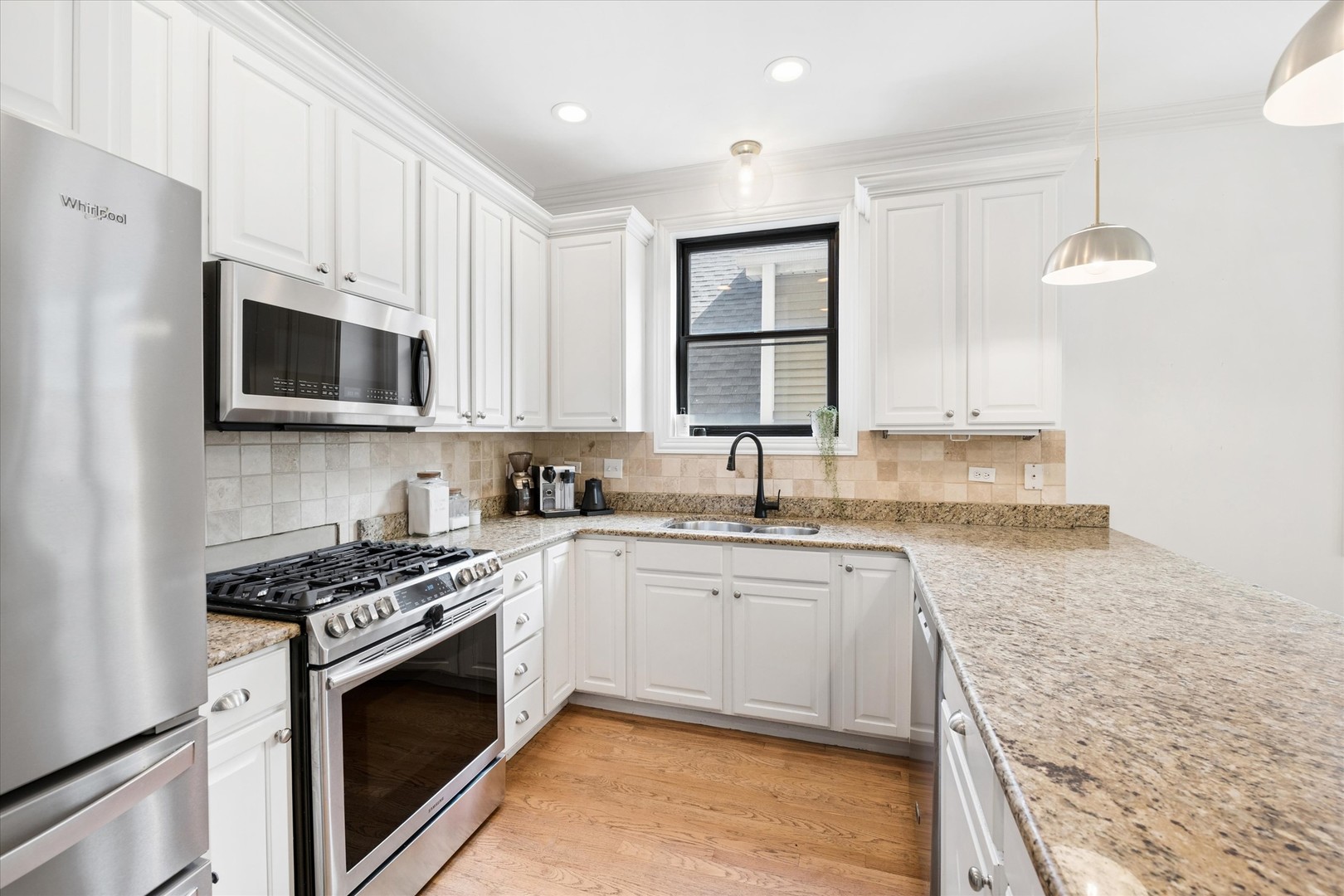 3827 N Greenview Avenue Unit: 2S