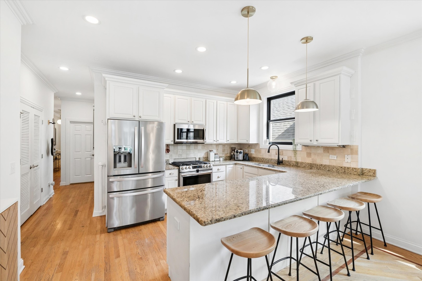 3827 N Greenview Avenue Unit: 2S