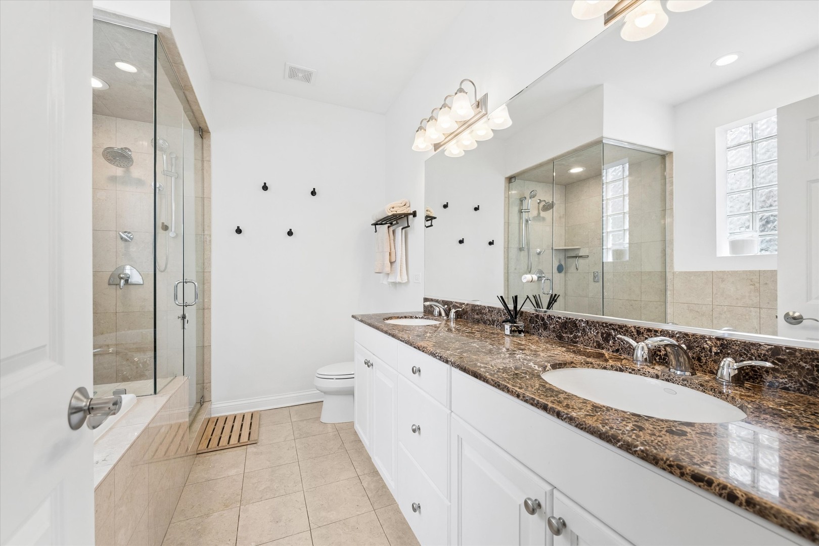 3827 N Greenview Avenue Unit: 2S
