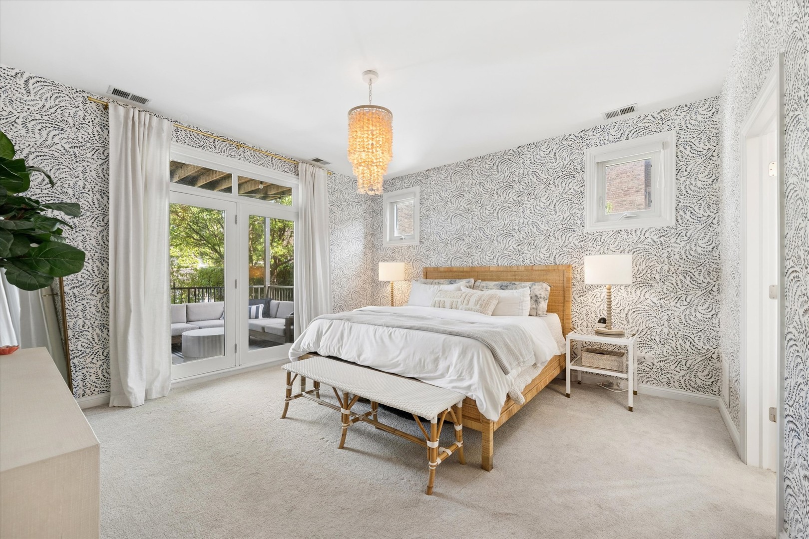 3827 N Greenview Avenue Unit: 2S