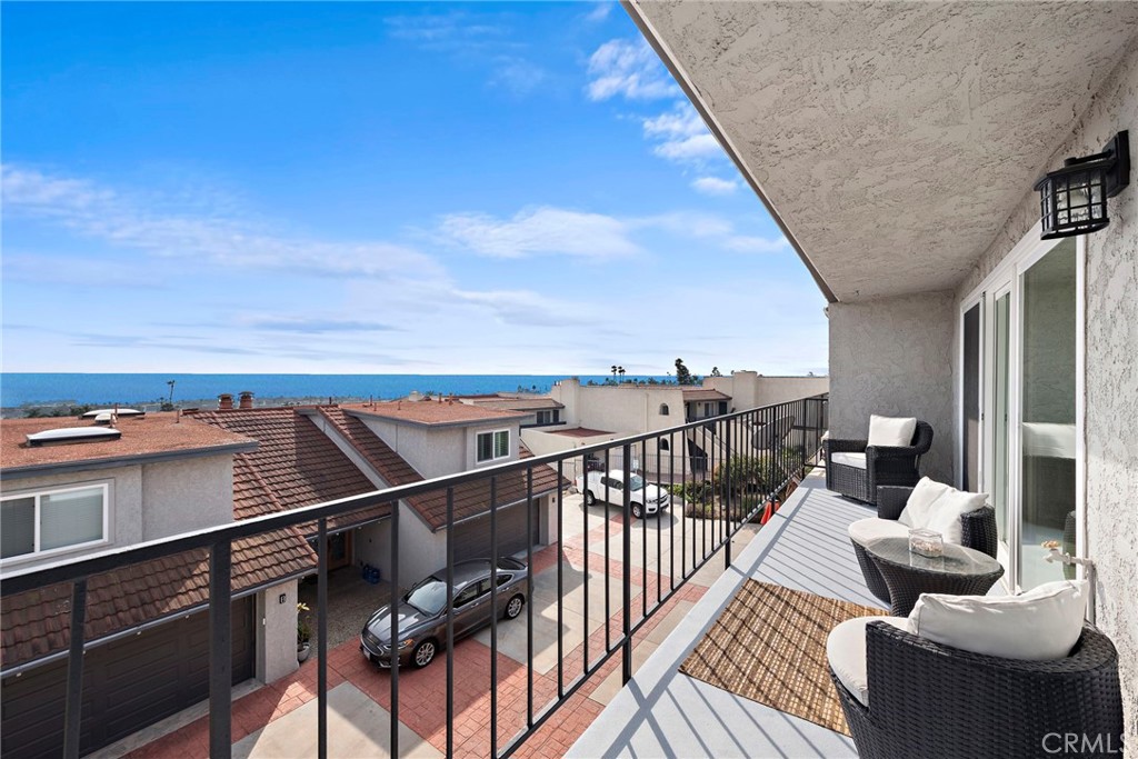 33672 Blue Lantern Street 6