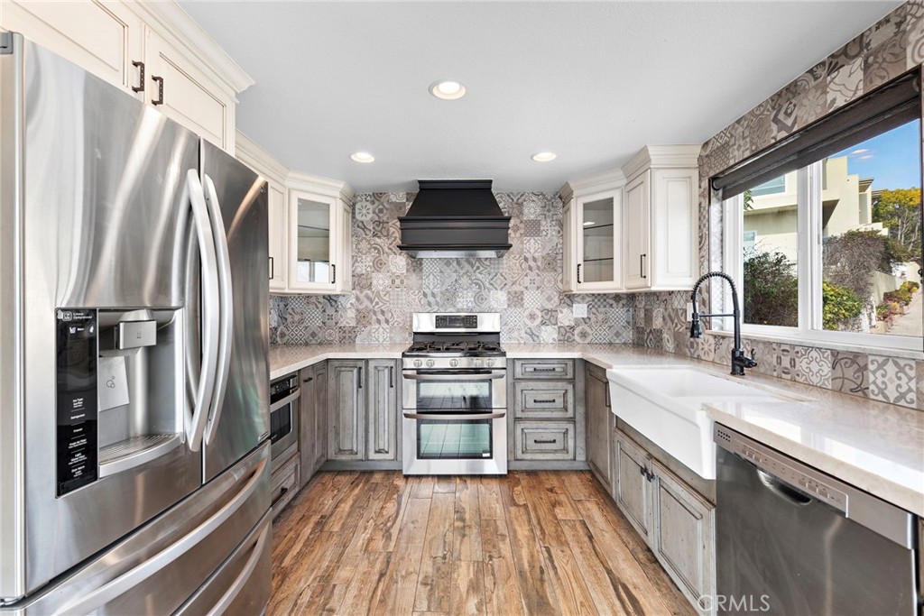 33672 Blue Lantern Street 6