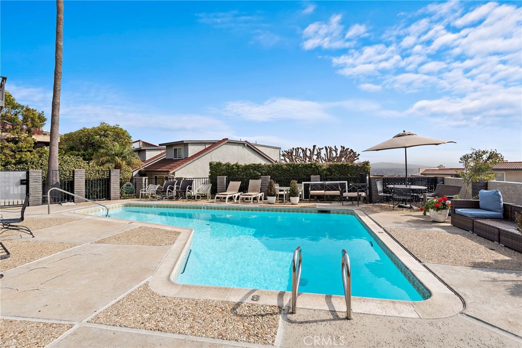 33672 Blue Lantern Street 6