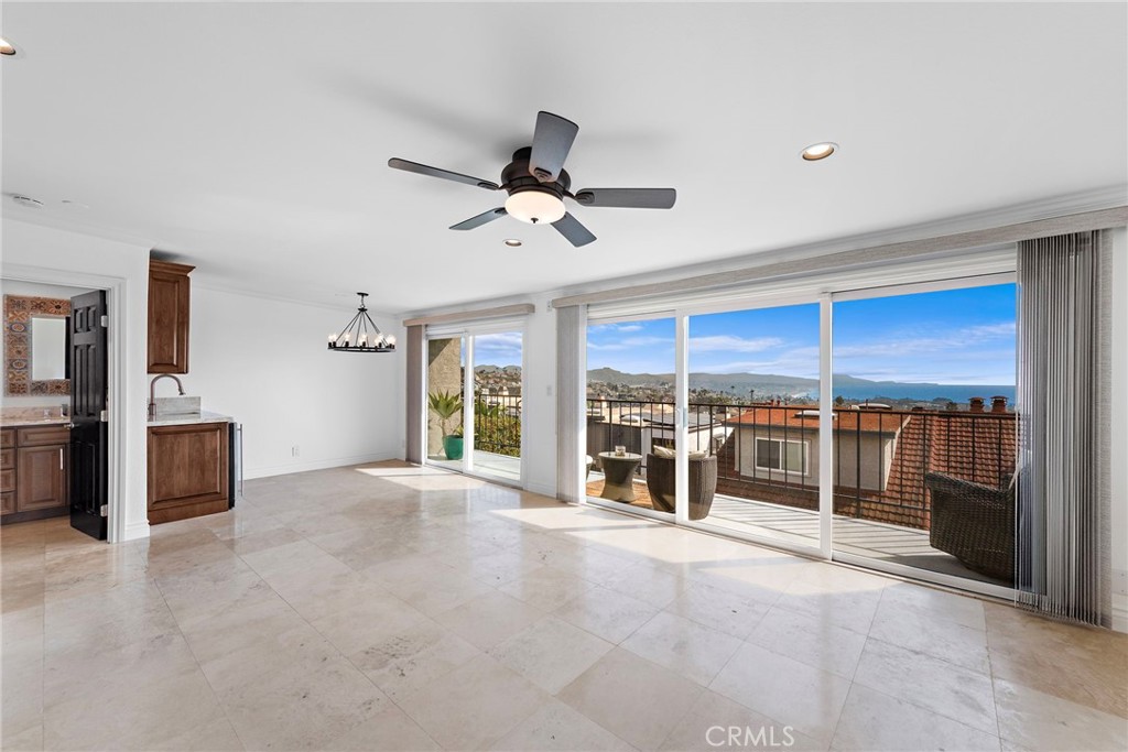 33672 Blue Lantern Street 6