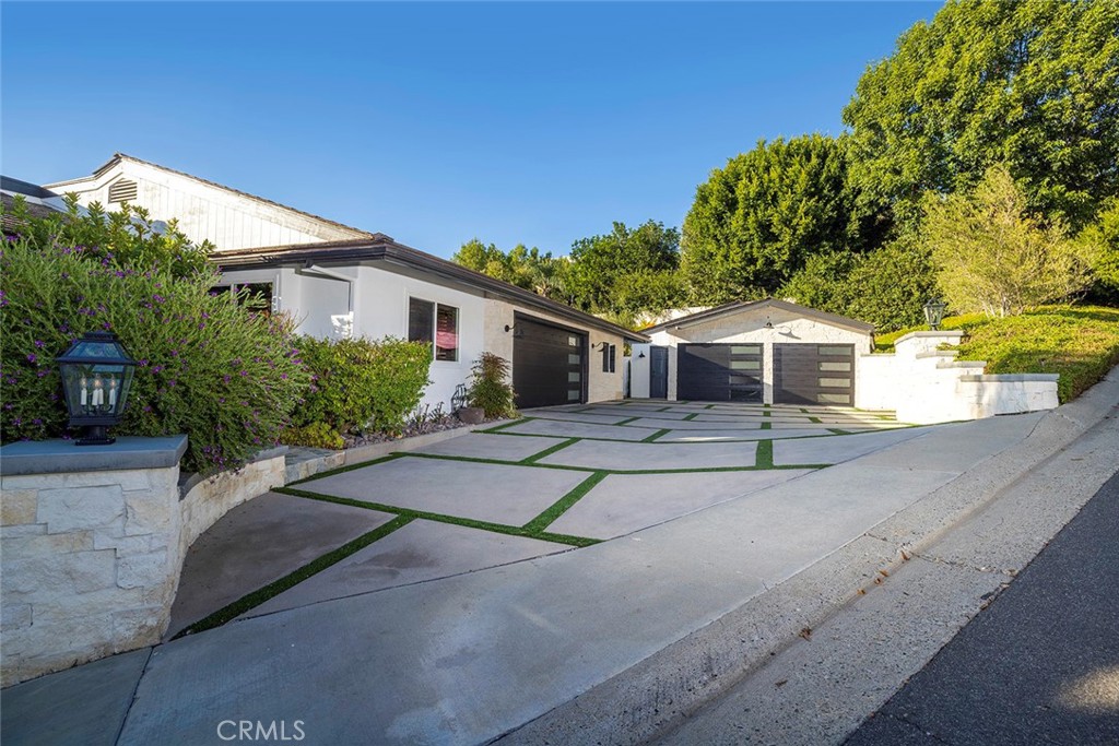 18821 Ridgeview Circle