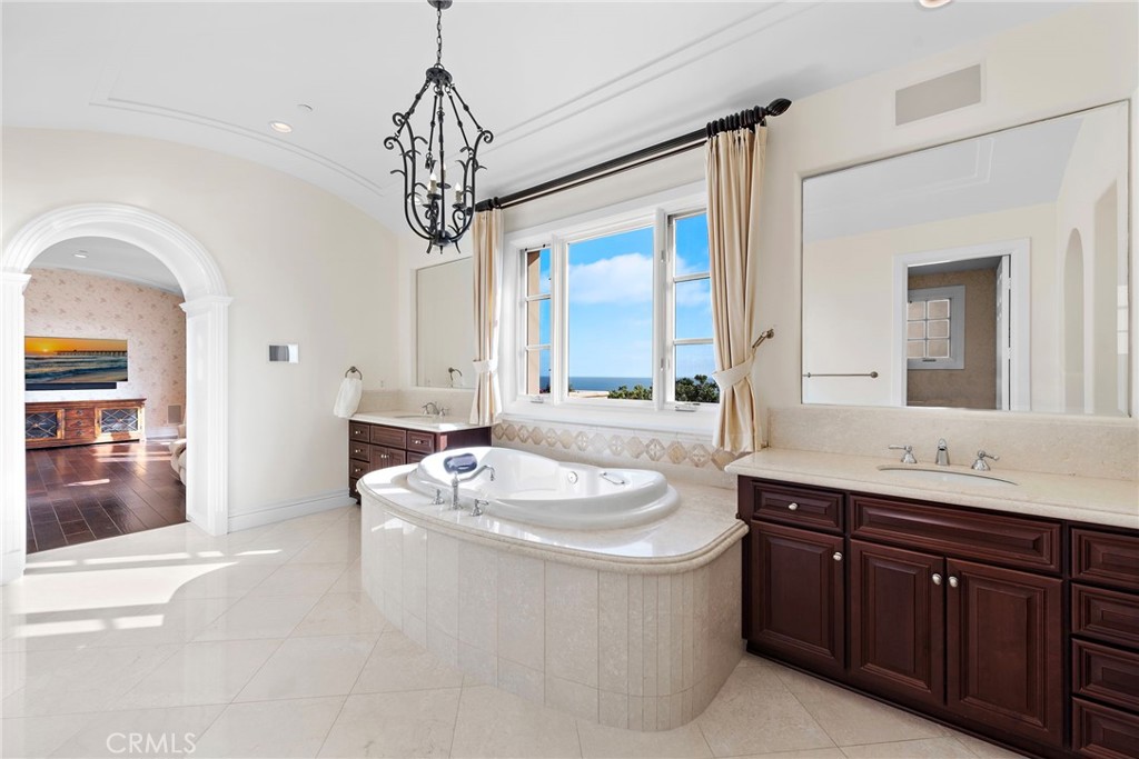 8 Whalers Bluff