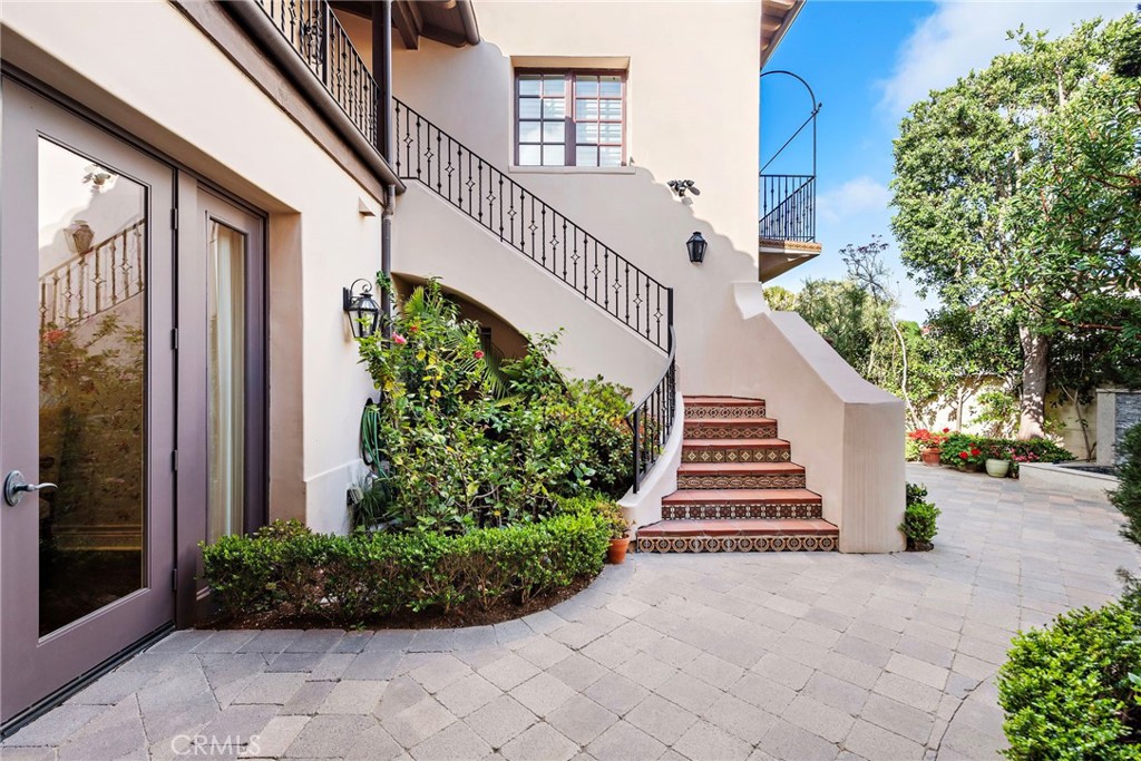 8 Whalers Bluff