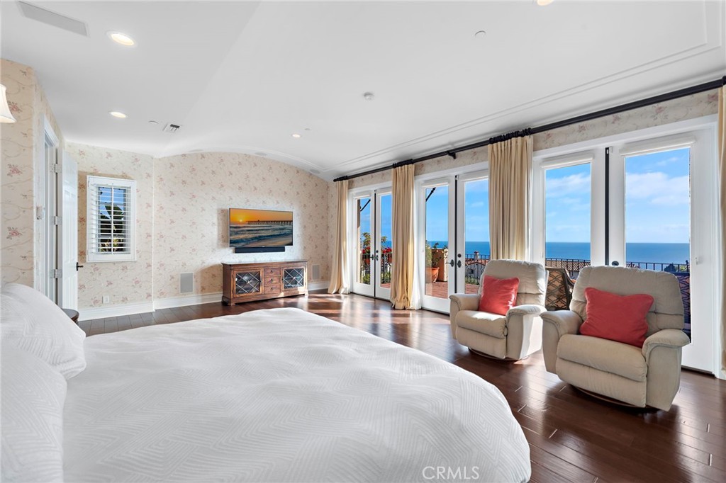 8 Whalers Bluff