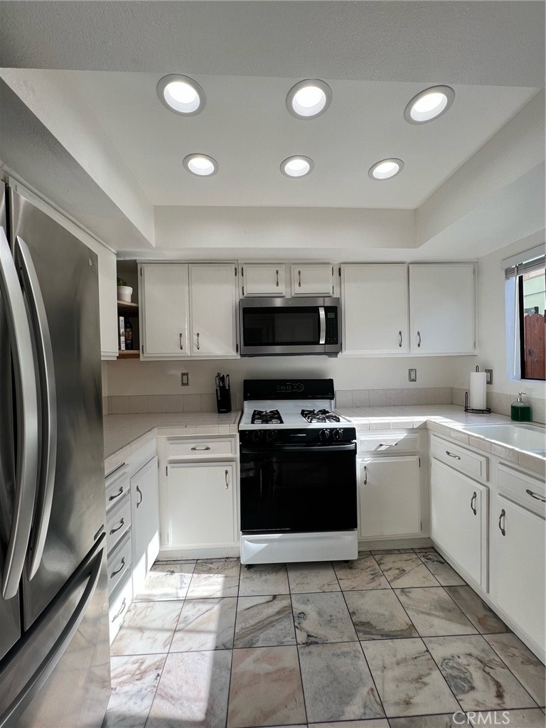 229 W Wilson Street 10