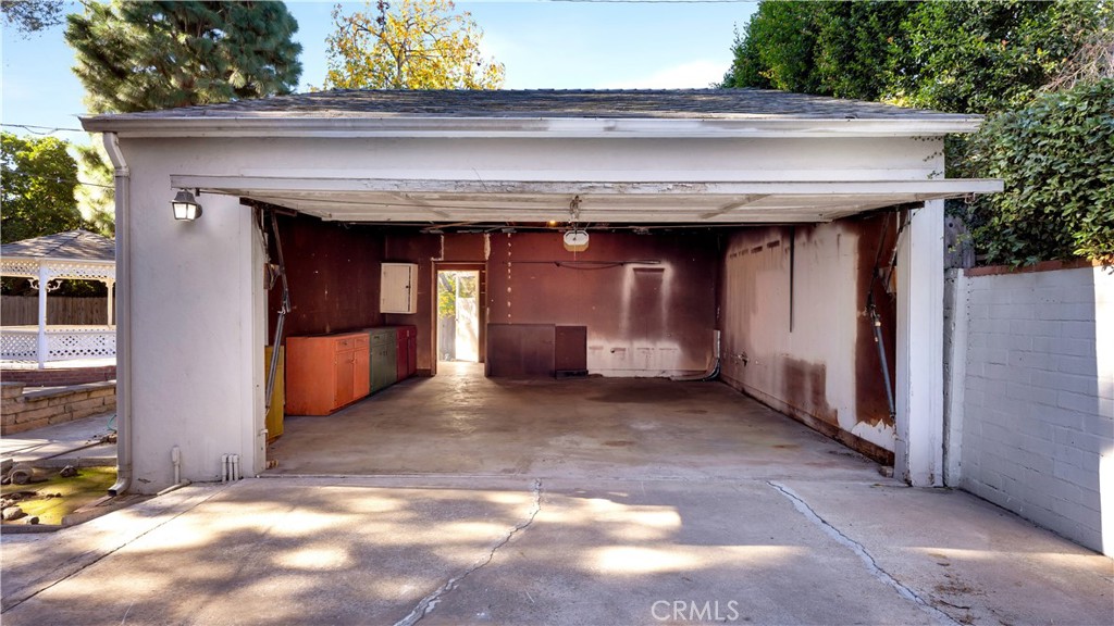 1804 N Heliotrope Drive