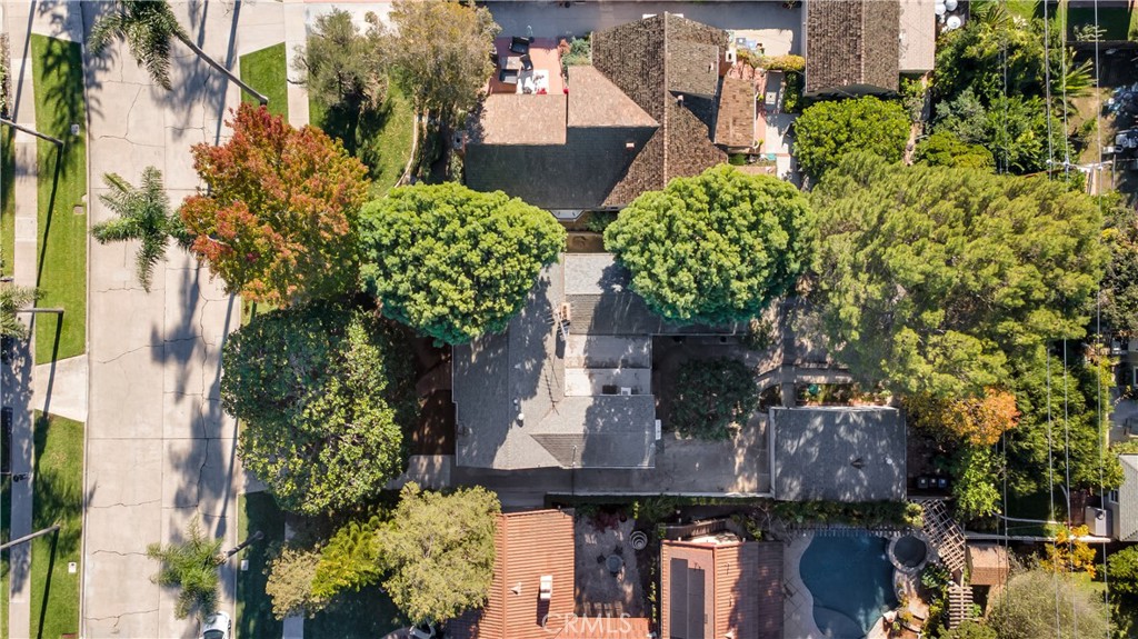 1804 N Heliotrope Drive