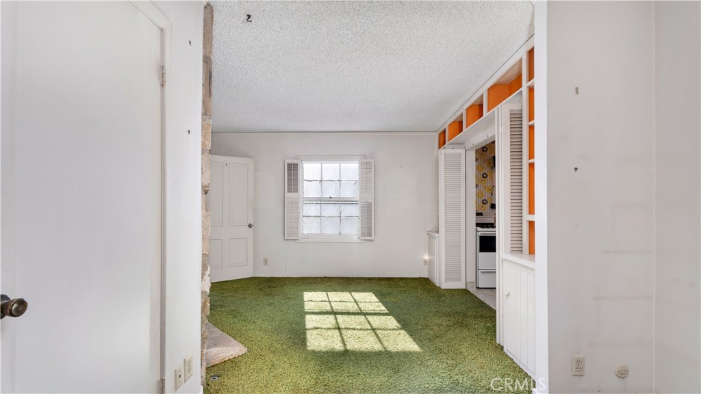 1804 N Heliotrope Drive