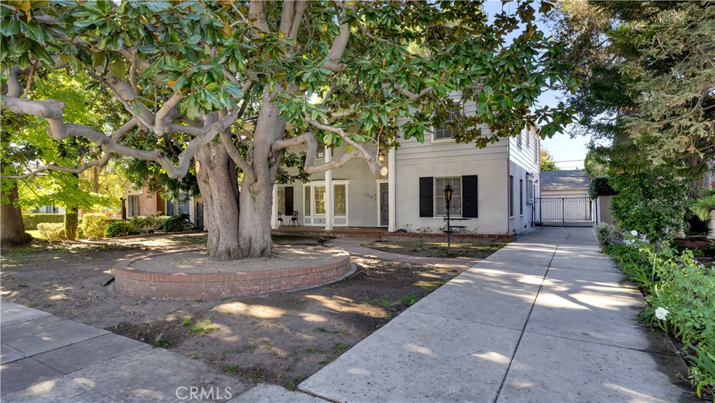 1804 N Heliotrope Drive