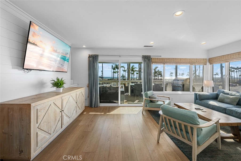 700 E Oceanfront