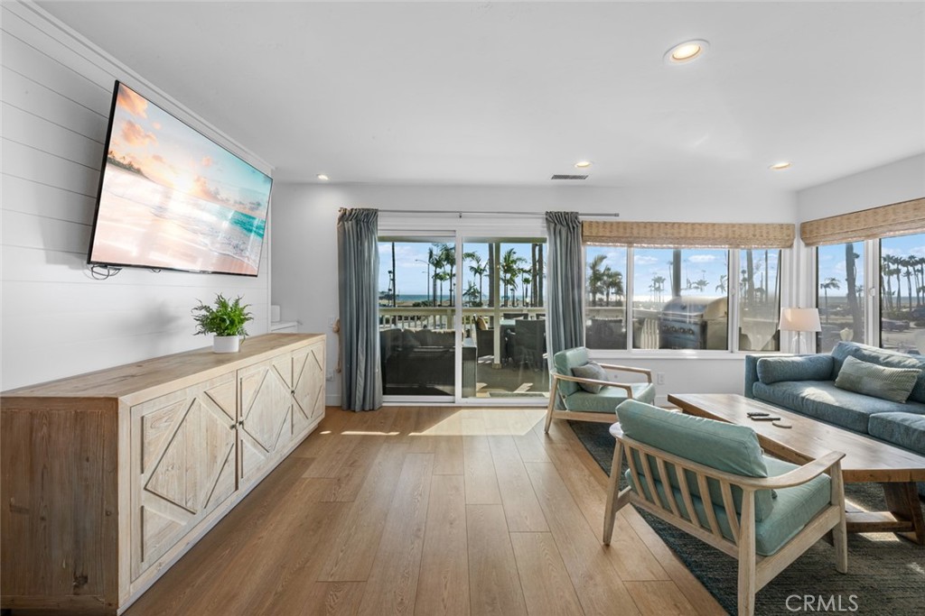 700 E Oceanfront