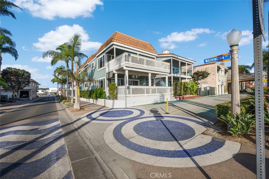 700 E Oceanfront Newport Beach Ca Us 92661 Oc26030071