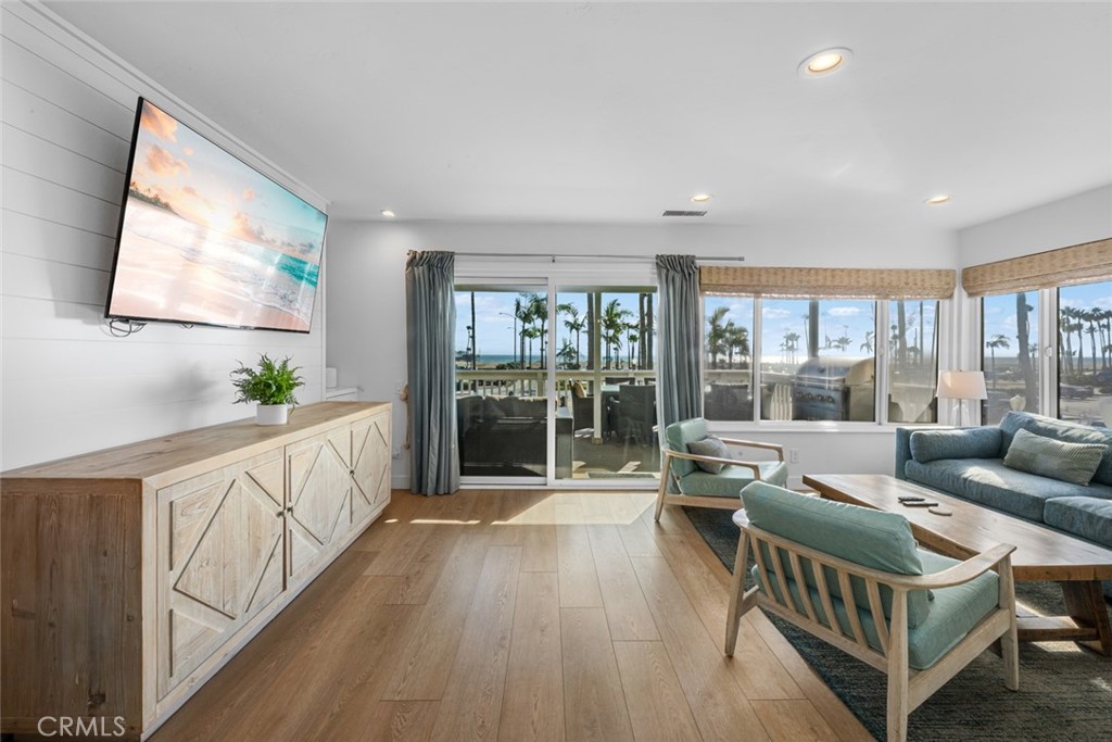 700 E Oceanfront