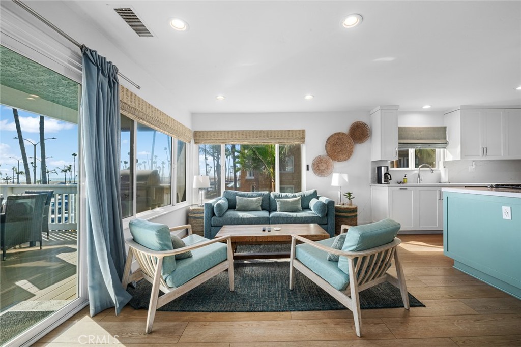 700 E Oceanfront