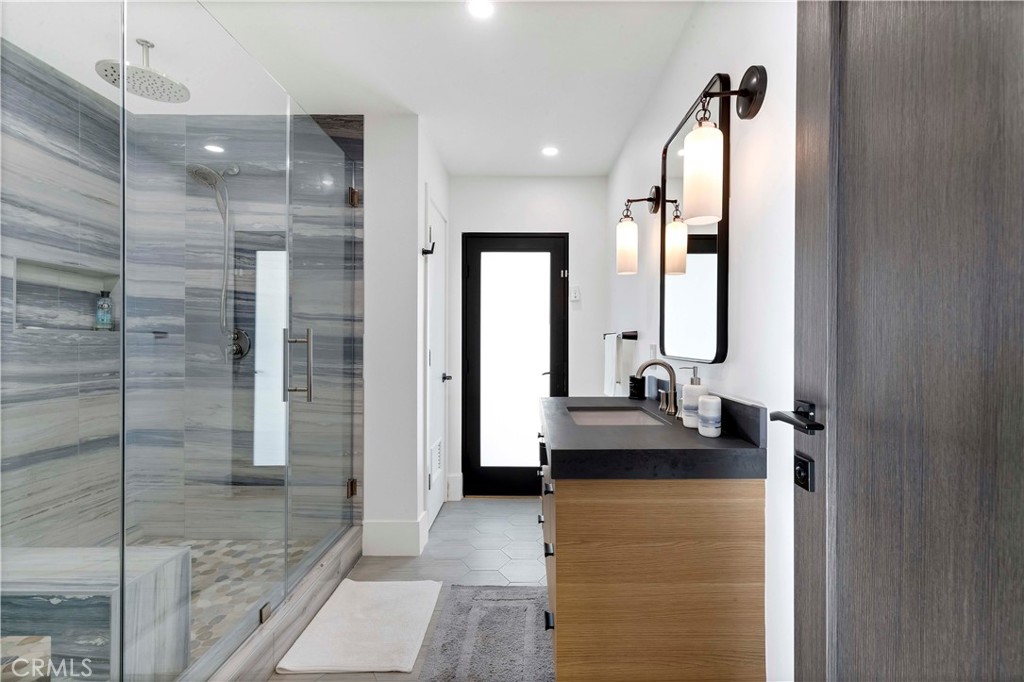 2720 Pebble