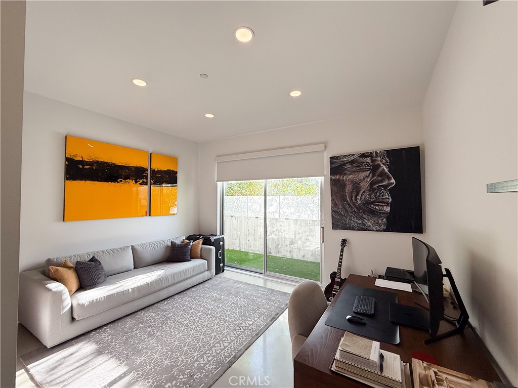 901 Hancock Avenue 209