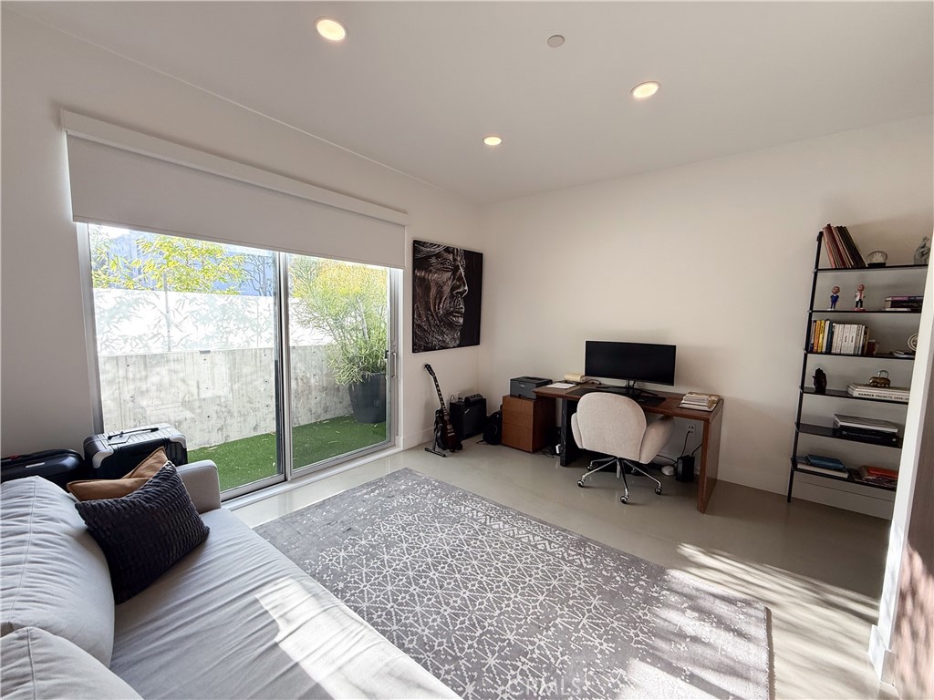 901 Hancock Avenue 209