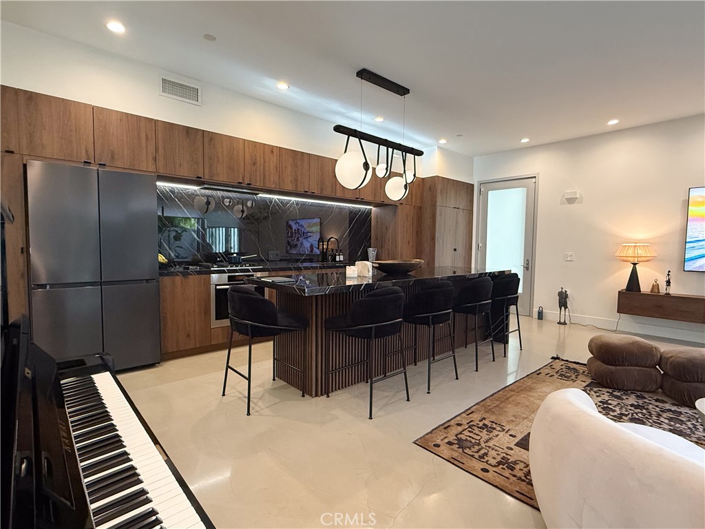 901 Hancock Avenue 209