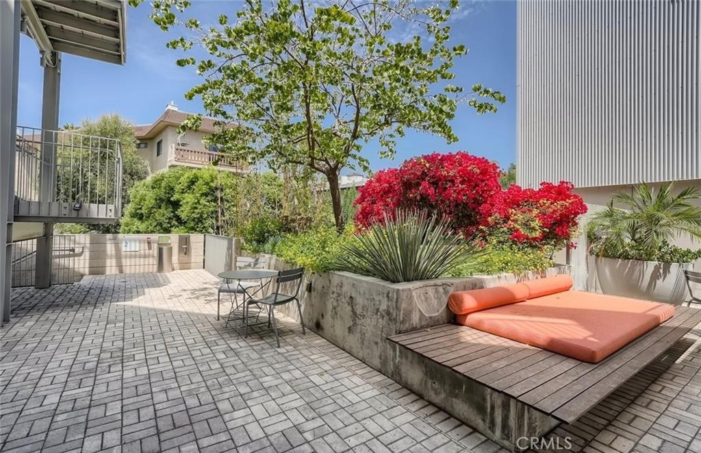 901 Hancock Avenue 209